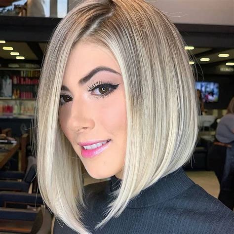 cabelo corte chanel de bico loiro platinado lilas|Chanel de bico: conheça os tipos e 40 ideias para .